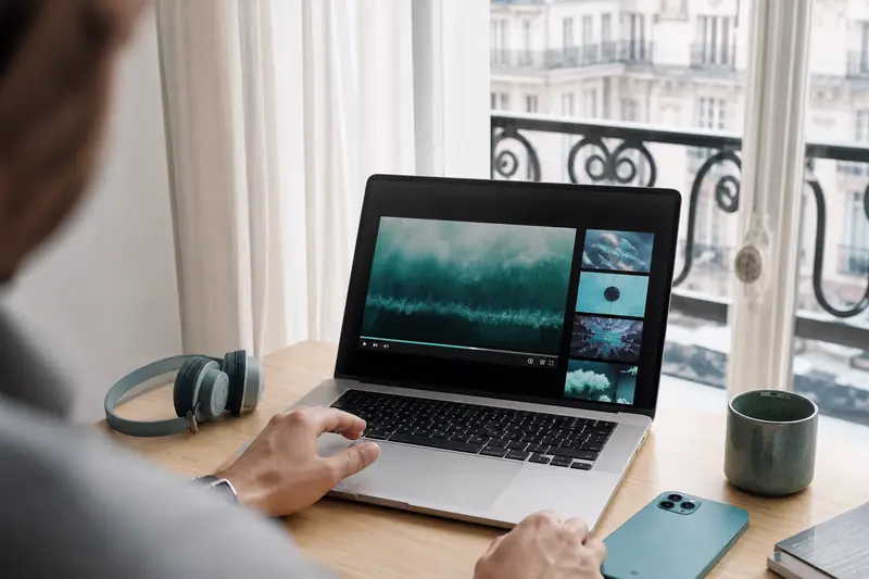 Consultation de vidéos gratuites sur Dailymotion depuis un ordinateur portable à domicile