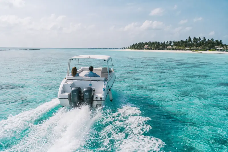 Vedette rapide reliant l’aéroport de Malé à une île des Maldives