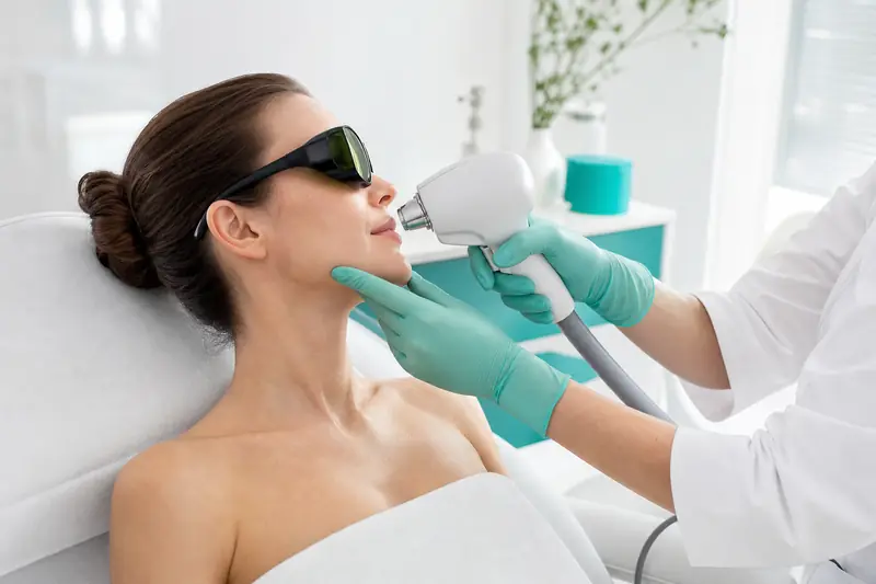 Consultation dermatologique associant nutrition et traitement laser du visage
